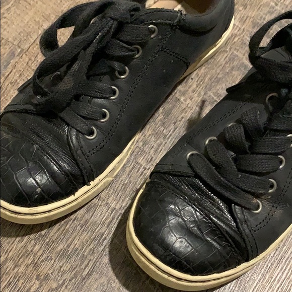 UGG Sneaks - Picture 3 of 6